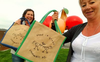 Local heroes – Cromwell bids farewell to plastic bags